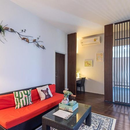Baan Oliver Srinakarin Bangkok Buitenkant foto