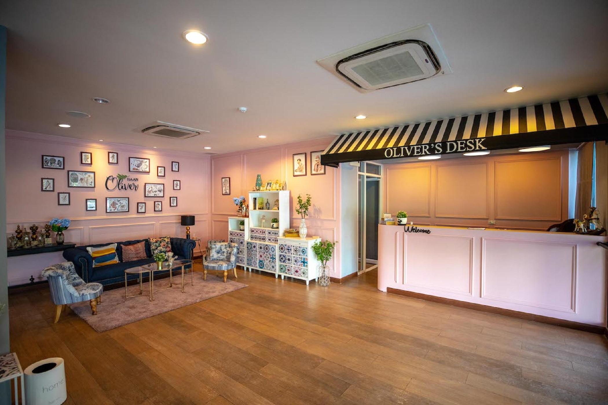 Baan Oliver Srinakarin Bangkok Buitenkant foto