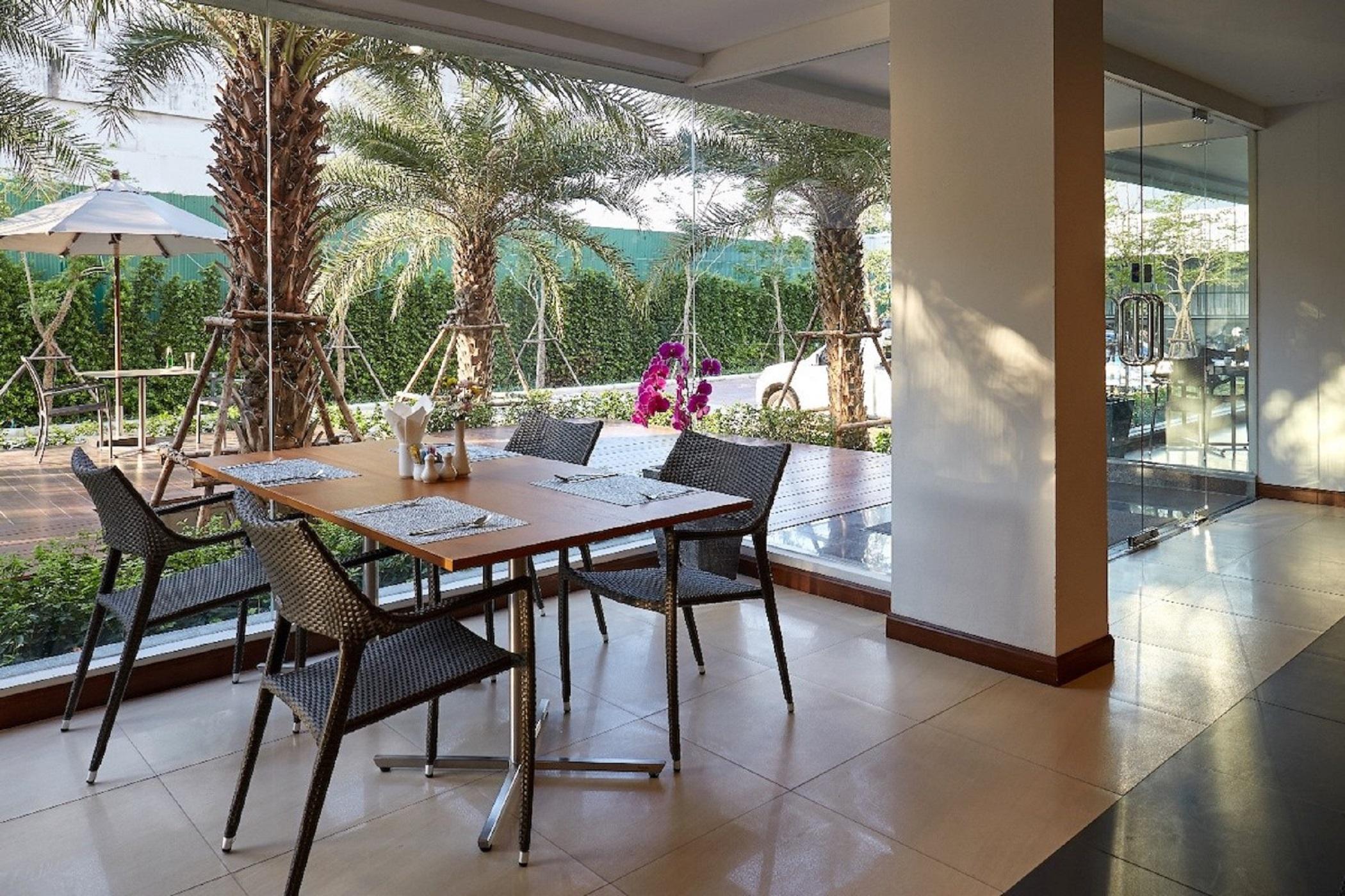 Baan Oliver Srinakarin Bangkok Buitenkant foto