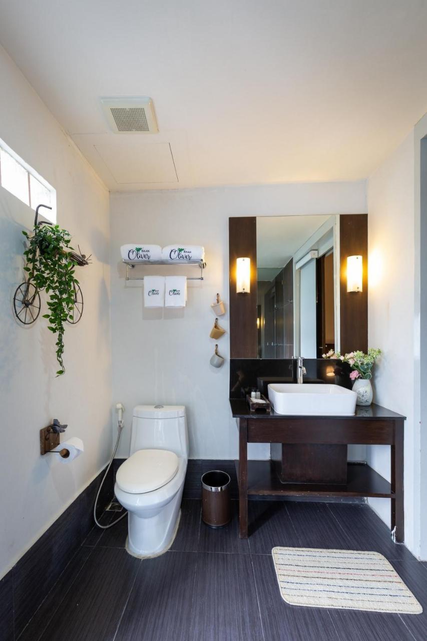 Baan Oliver Srinakarin Bangkok Buitenkant foto