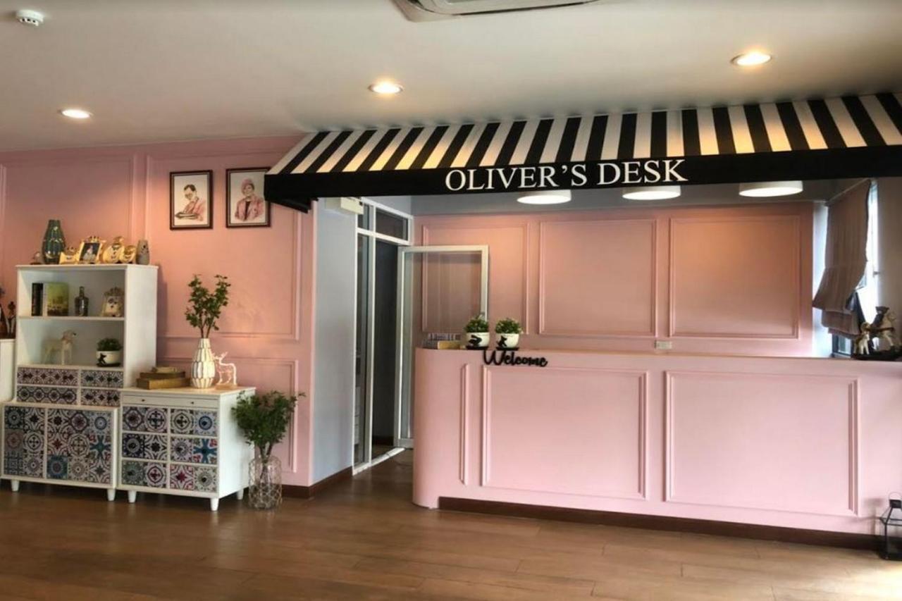 Baan Oliver Srinakarin Bangkok Buitenkant foto