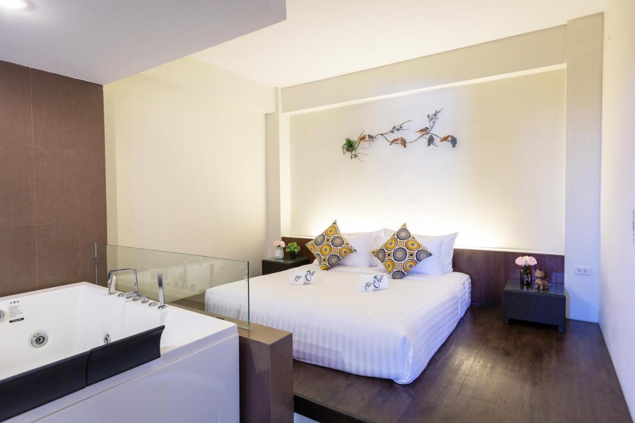 Baan Oliver Srinakarin Bangkok Buitenkant foto