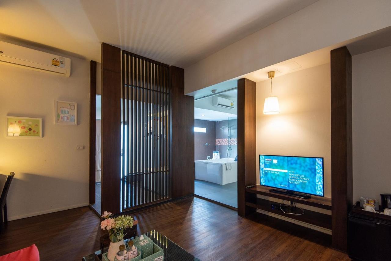 Baan Oliver Srinakarin Bangkok Buitenkant foto