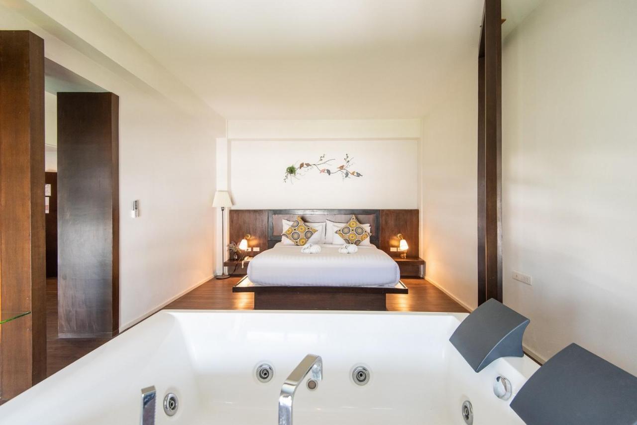 Baan Oliver Srinakarin Bangkok Buitenkant foto